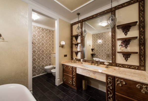 Выбор зеркала в ванную комнату: виды, формы, декор, цвет, варианты с рисунком, подсветкой