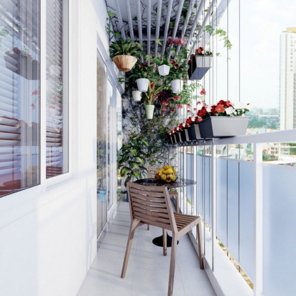 Как лучше обустроить узкий балкон?
