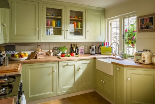 Зеленый кухонный гарнитур: особенности выбора, сочетания, 60 фото