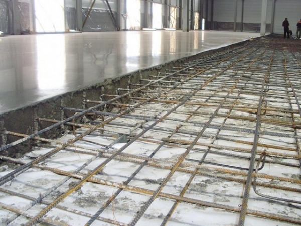 Упрочнение бетонного пола: технология использования сухих смесей и пропитывающих составов