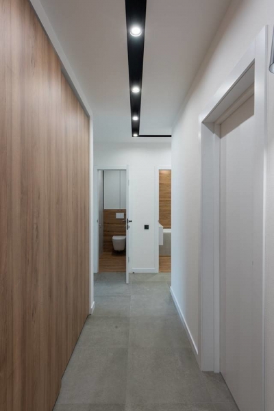 Особенности дизайна коридора и прихожей в стиле минимализм