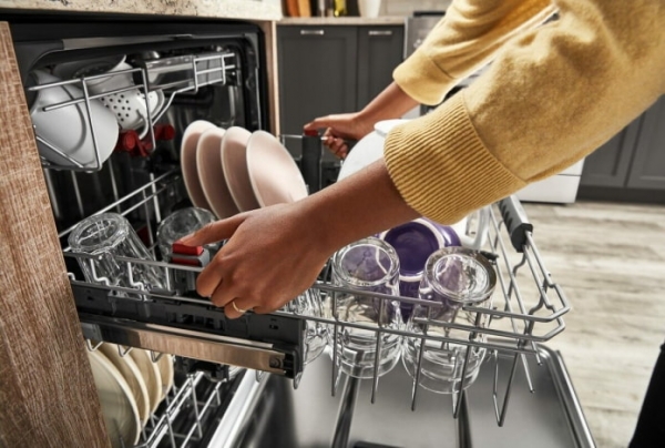 Как правильно чистить посудомойку?